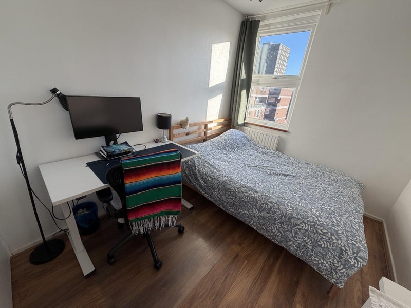 Room Ethnard Road in Greater London