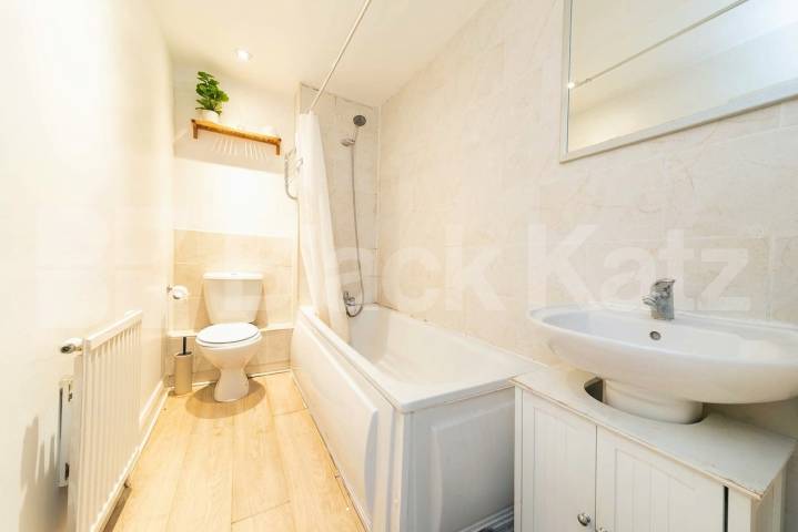 Flat Iverson Road in Greater London