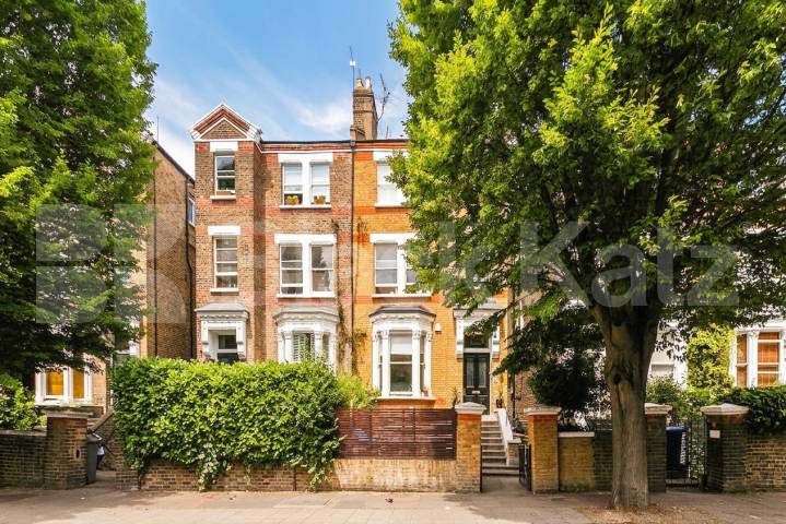Flat Iverson Road in Greater London