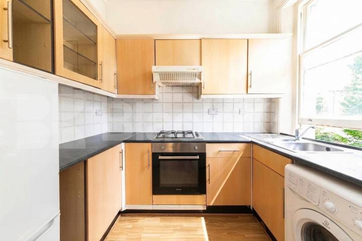 Flat Iverson Road in Greater London