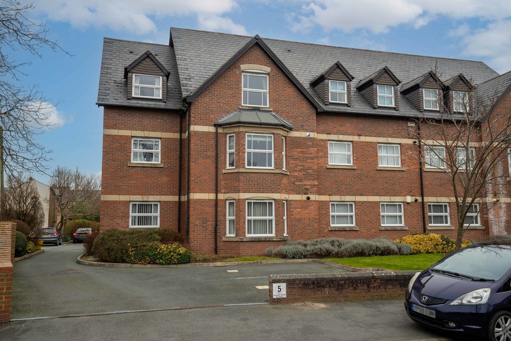 Flat Eversley Park in Chester