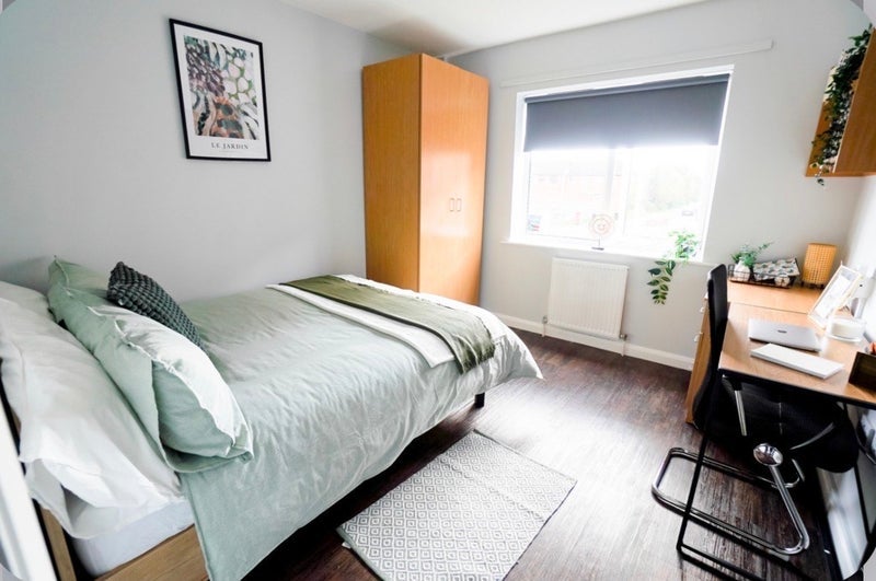 Room Faraday Road in Nottingham