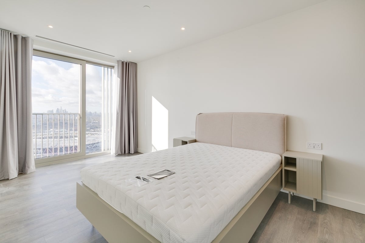 Flat Cherry Park Lane in Greater London