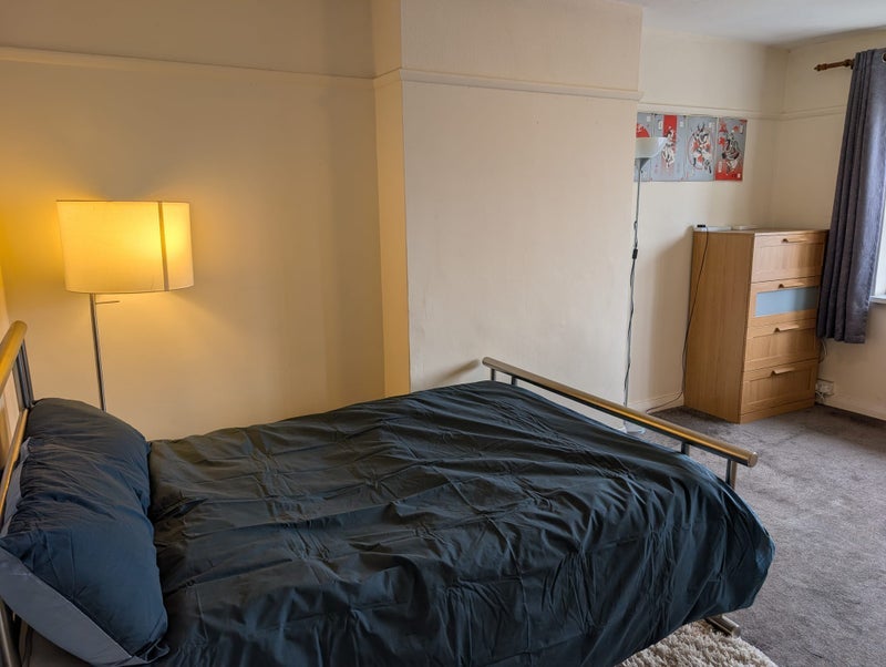 Room Rowan Road in Greater London