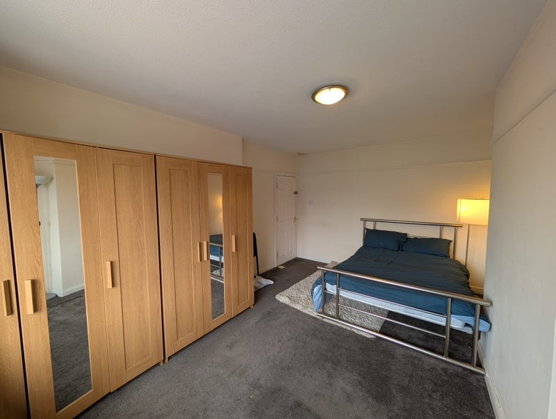Room Rowan Road in Greater London