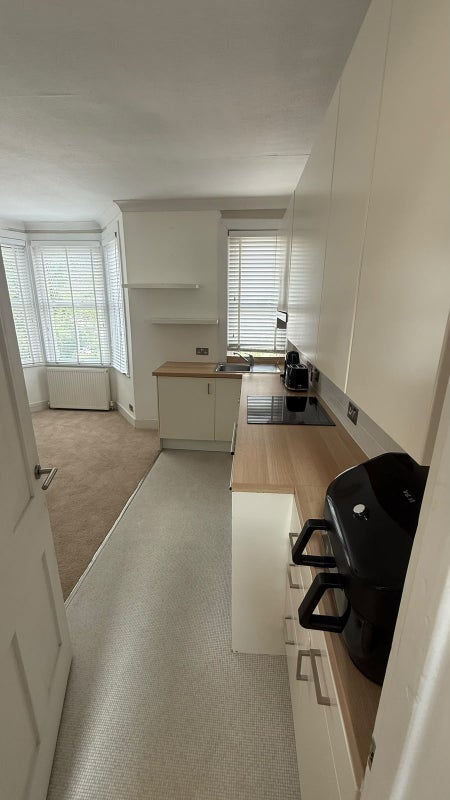 Room Dryden Road in Greater London