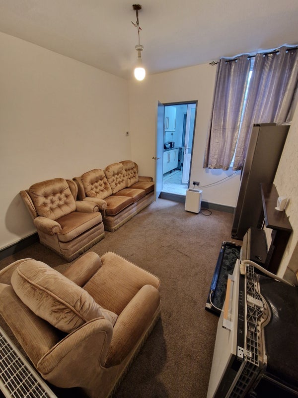 Room Shenstone Road in Sandwell