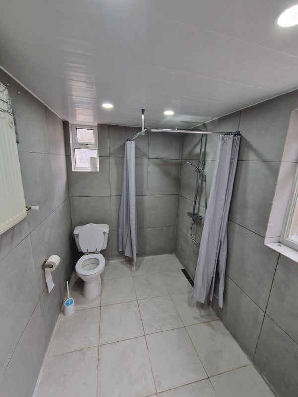 Room Shenstone Road in Sandwell