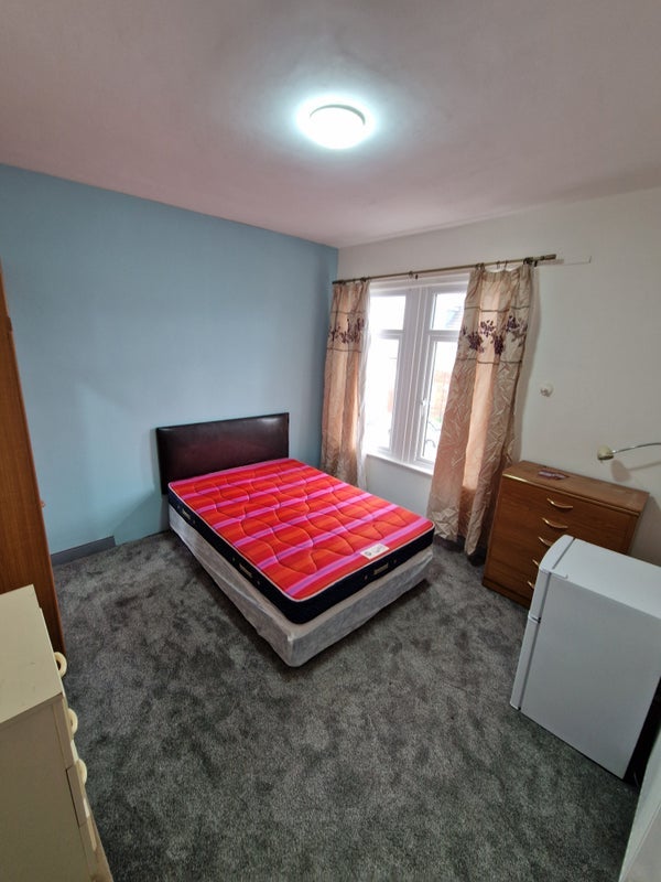Room Shenstone Road in Sandwell
