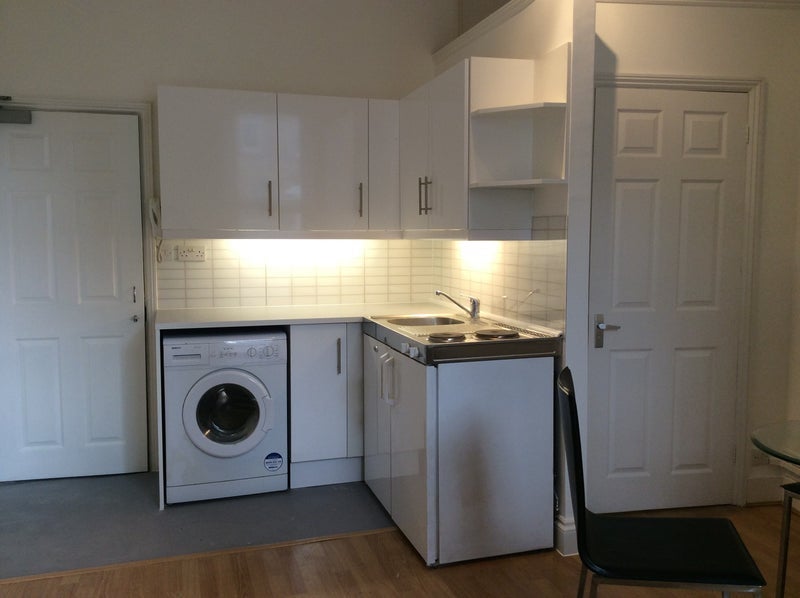 Flat Ormeley Road in Greater London