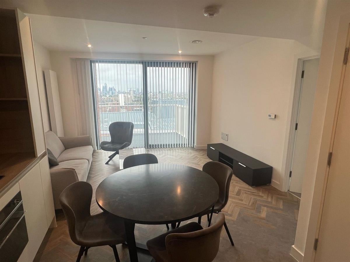 Flat Gillender Street in Greater London