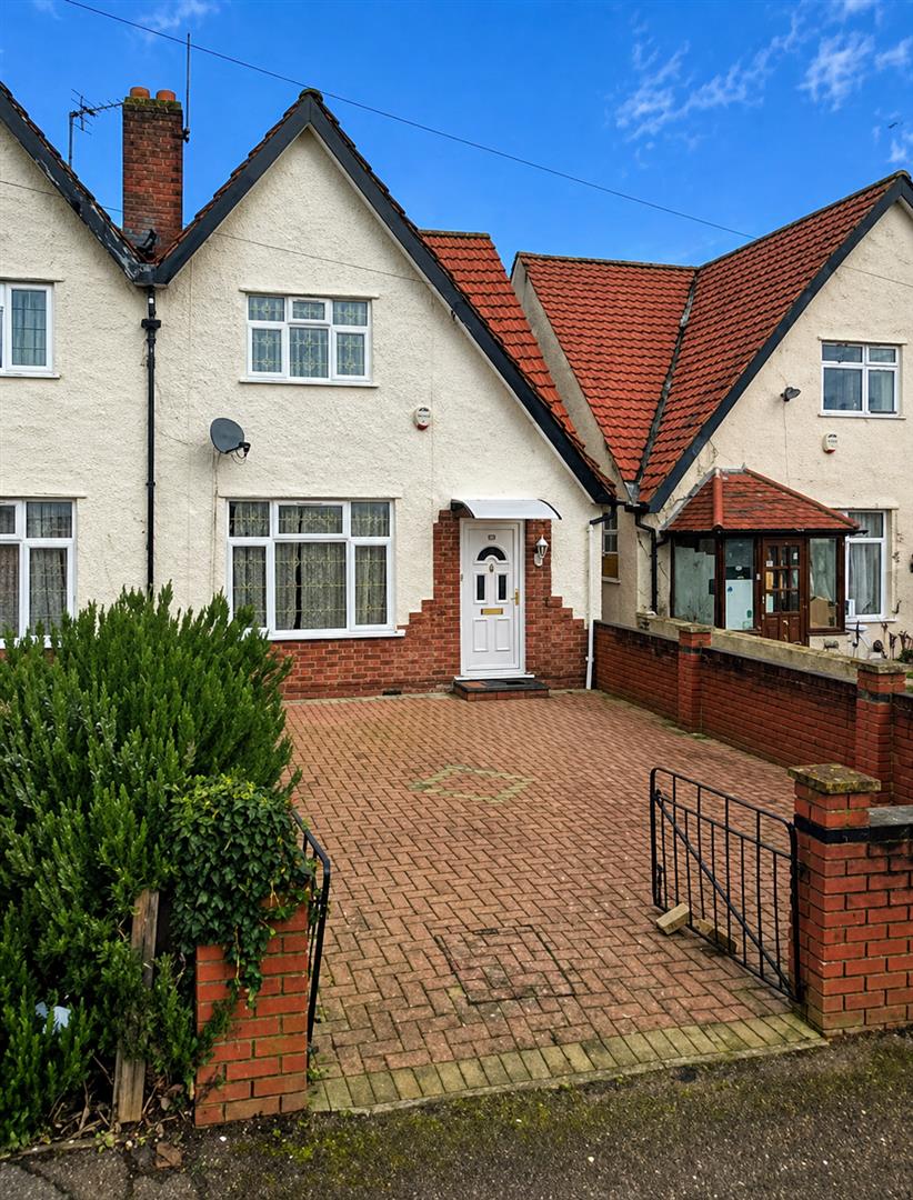 Flat Thornton Avenue in Greater London