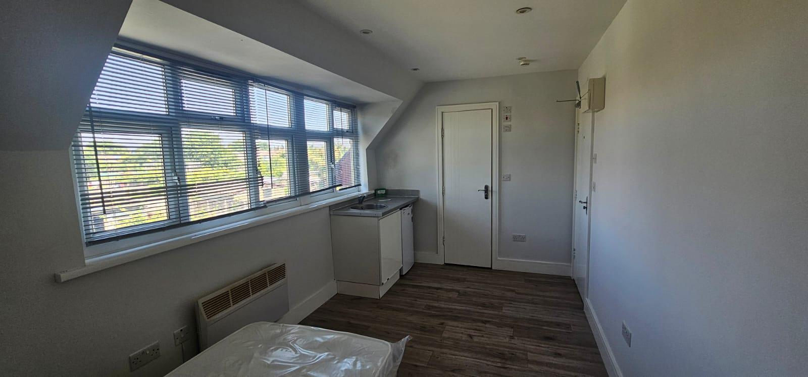 Flat Thornton Avenue in Greater London