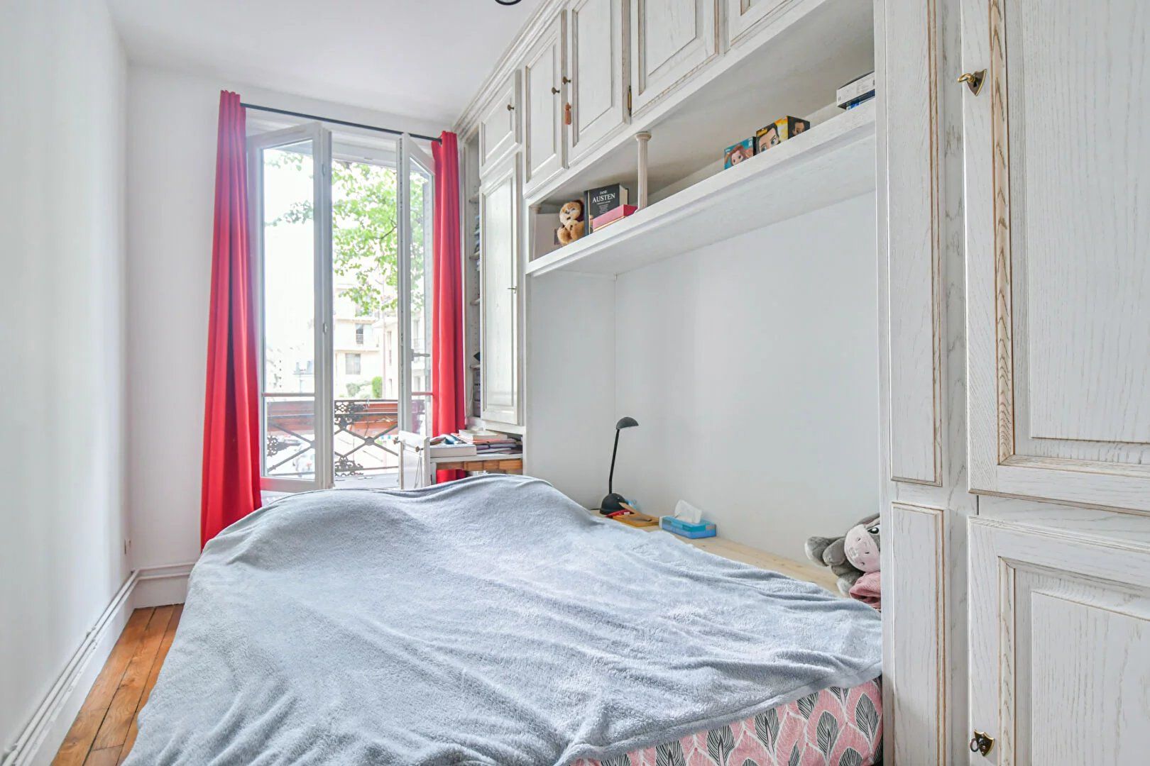 Flat Boulevard Victor in Paris