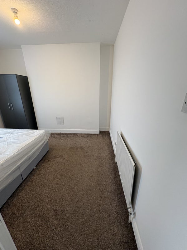 Room Talfourd Road in Greater London