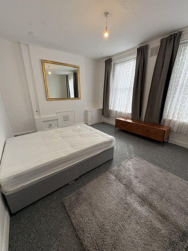 Room Talfourd Road in Greater London