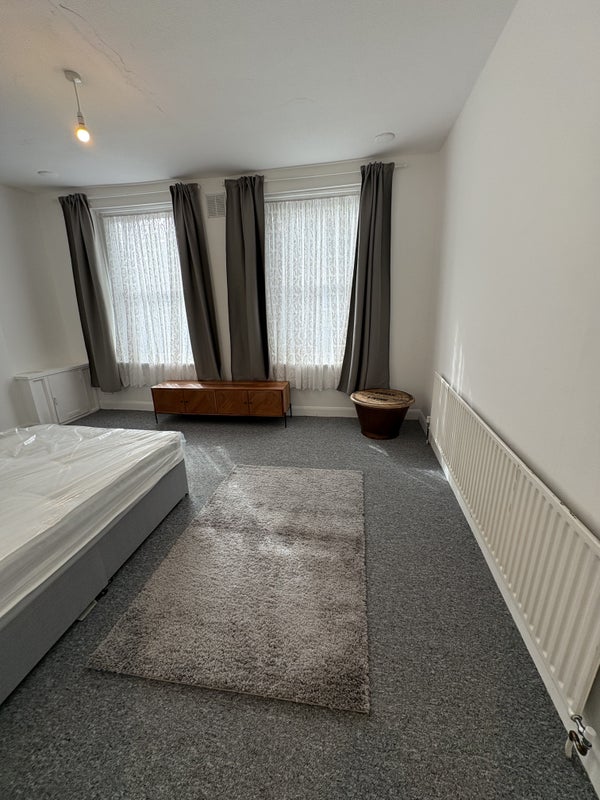Room Talfourd Road in Greater London