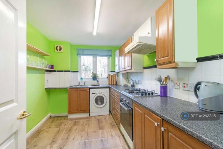 Flat Buxhall Crescent in Greater London