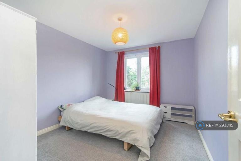 Flat Buxhall Crescent in Greater London