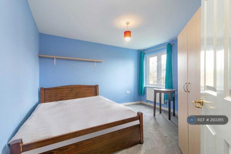 Flat Buxhall Crescent in Greater London