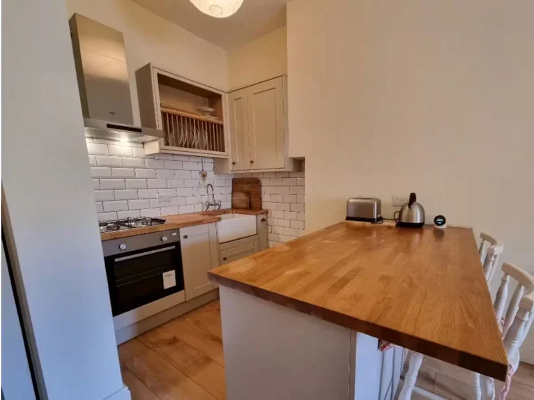 Flat Blackwood Crescent in Edinburgh