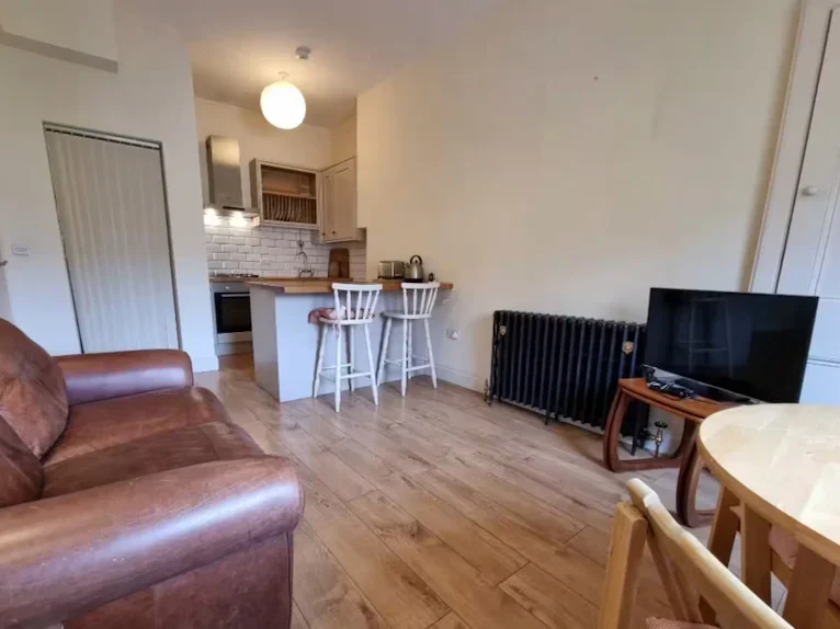 Flat Blackwood Crescent in Edinburgh