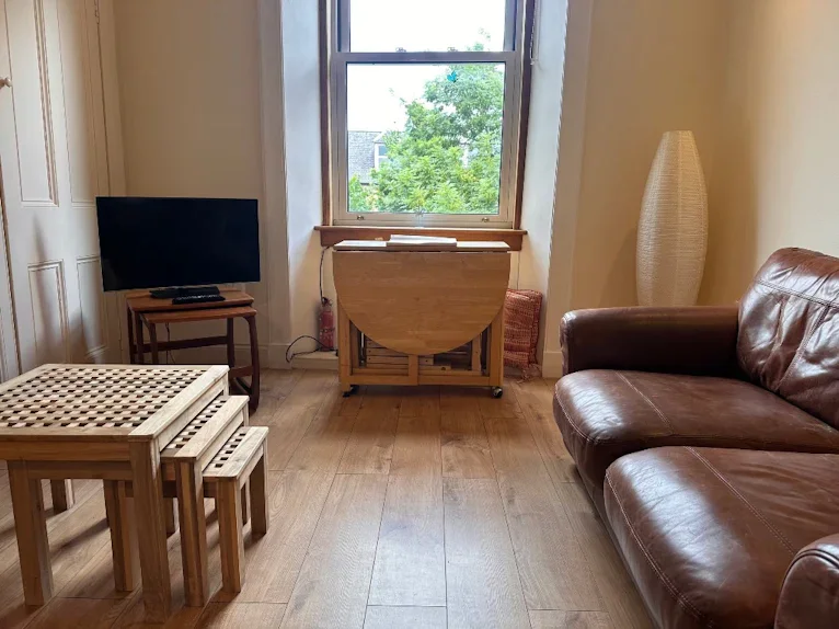Flat Blackwood Crescent in Edinburgh