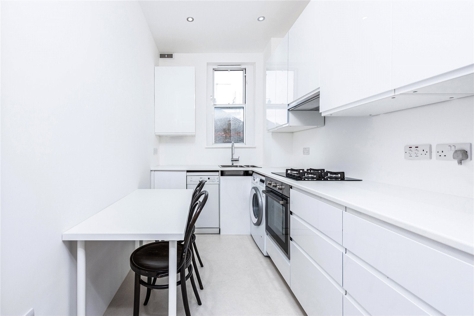 Flat Rosemont Road in Greater London