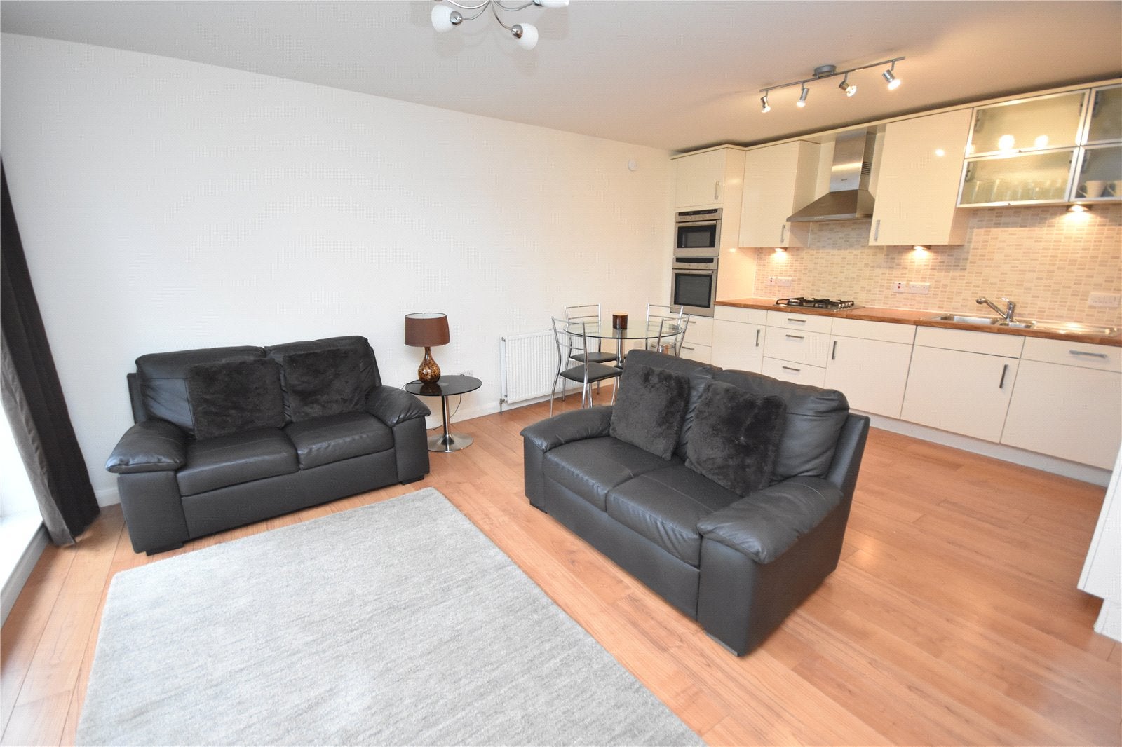 Flat Queen's Crescent in Aberdeen City