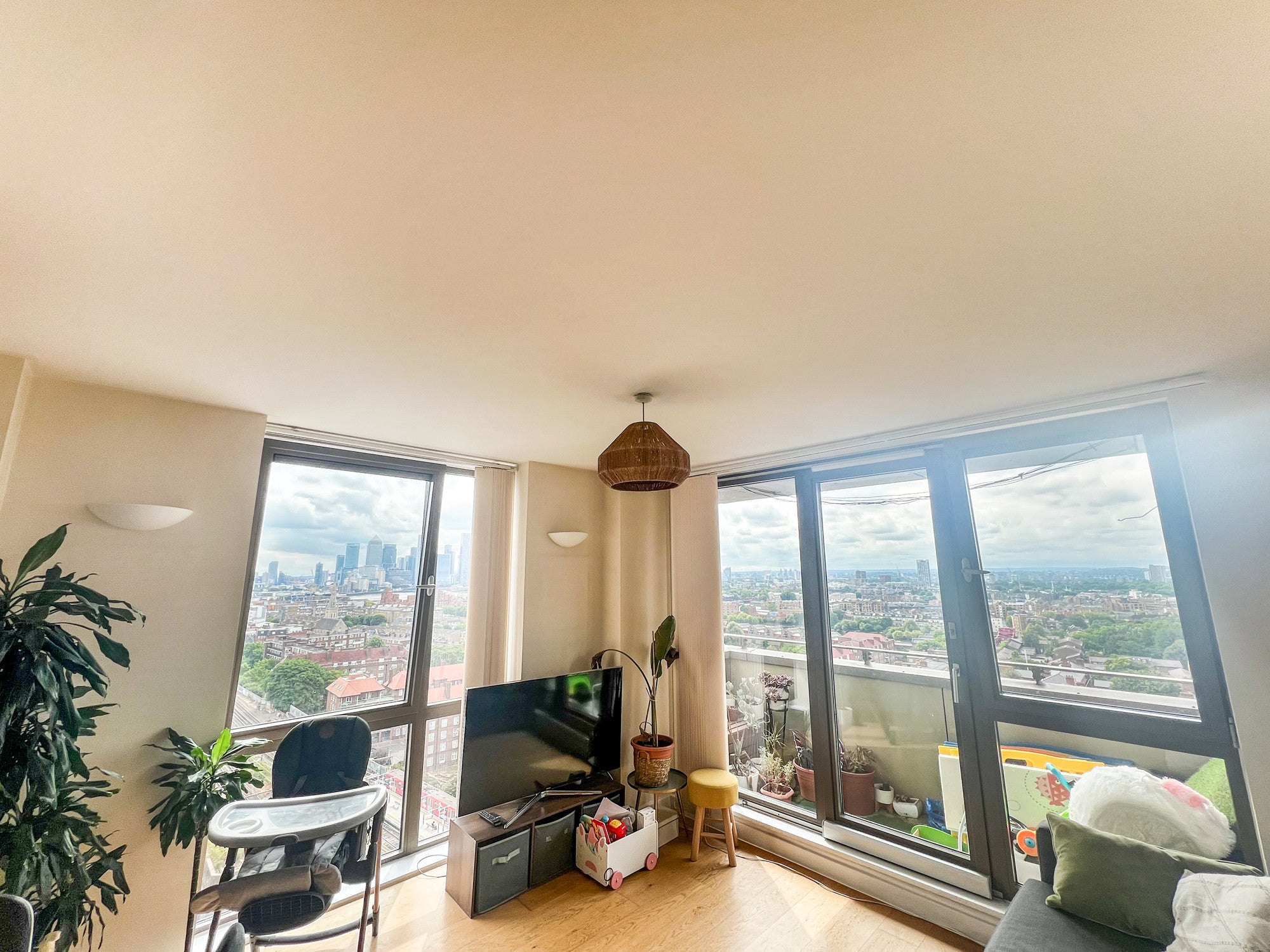 Flat Bigland Street in Greater London