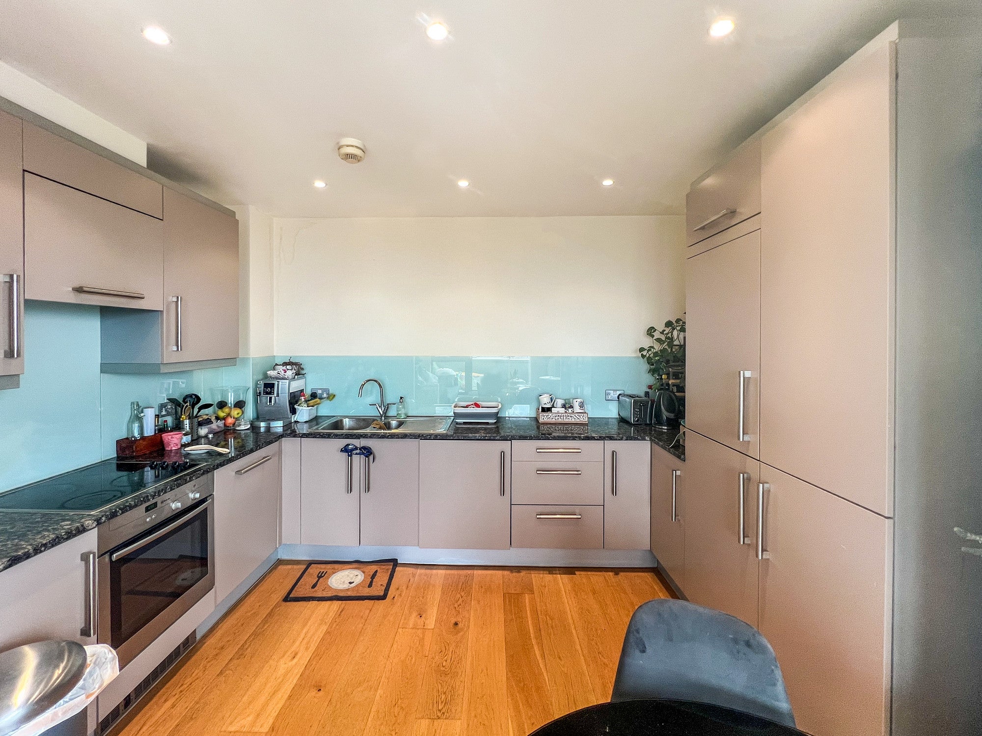 Flat Bigland Street in Greater London