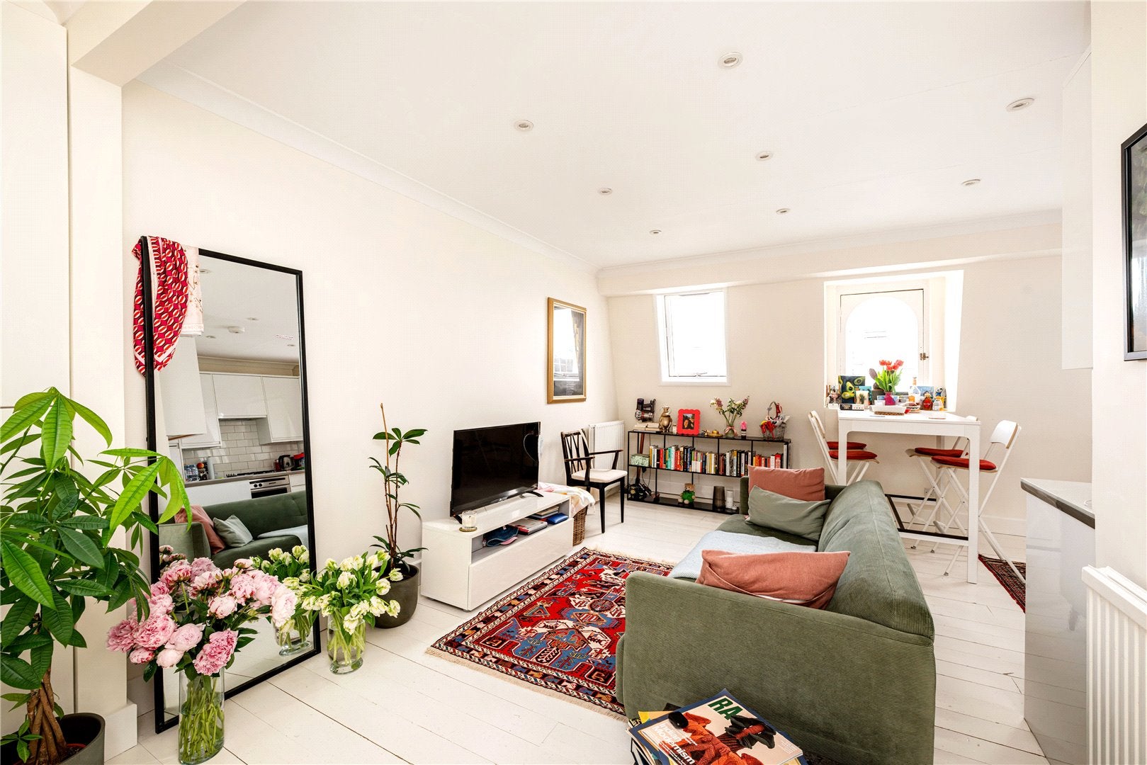Flat Ladbroke Crescent in Greater London
