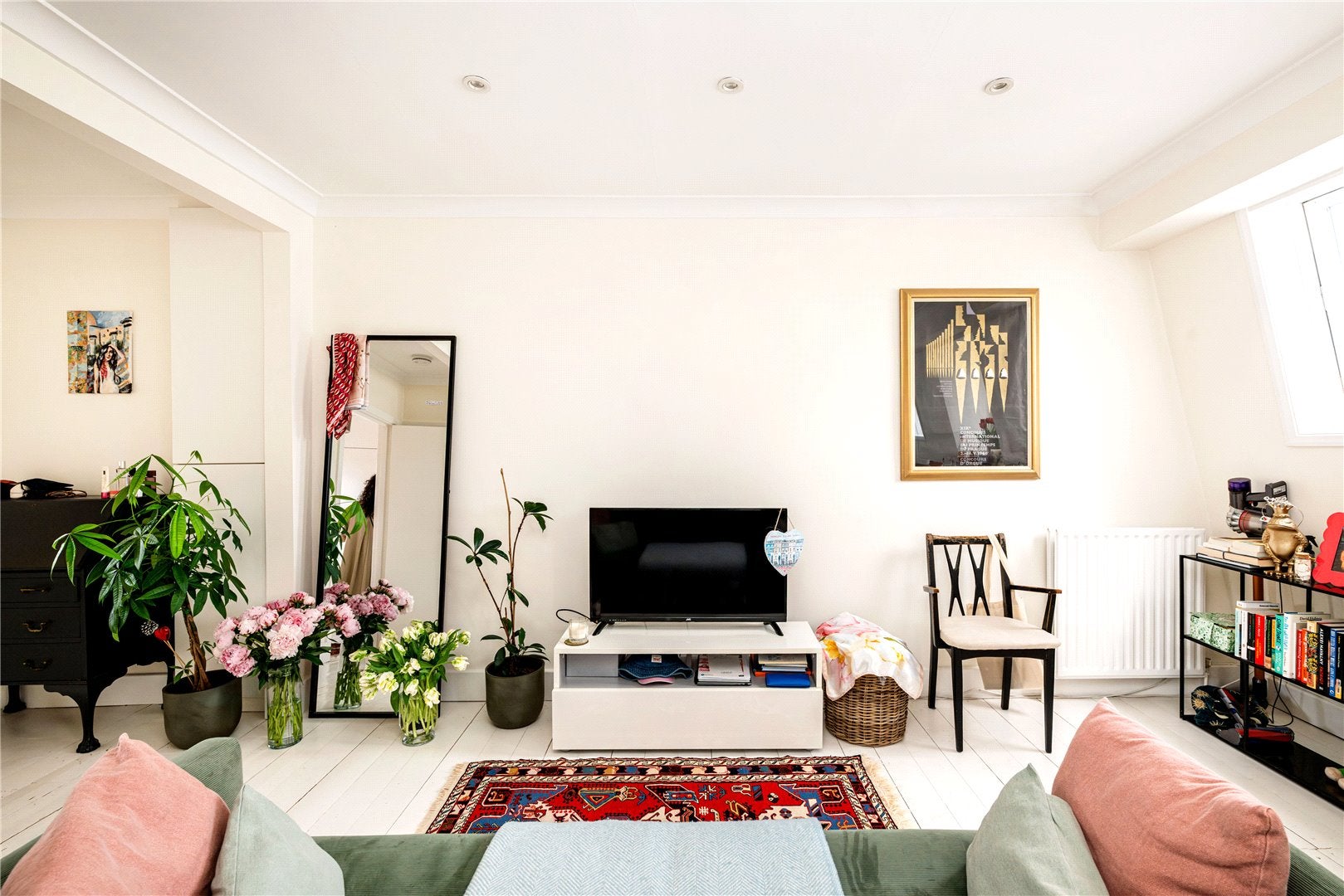 Flat Ladbroke Crescent in Greater London