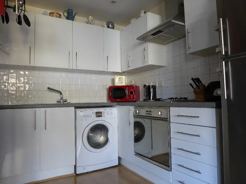 Flat Clapton Square in Greater London