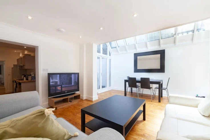 Flat Inverness Terrace in City of Westminster