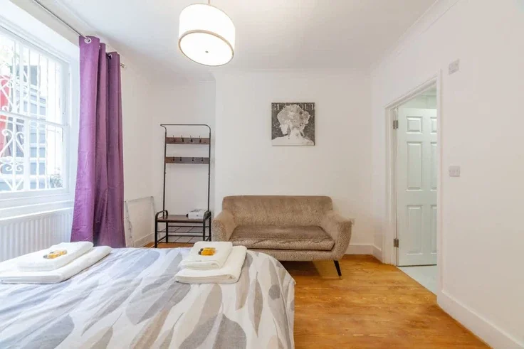 Flat Inverness Terrace in City of Westminster