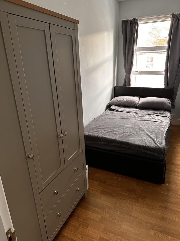 Room Disraeli Road in Greater London