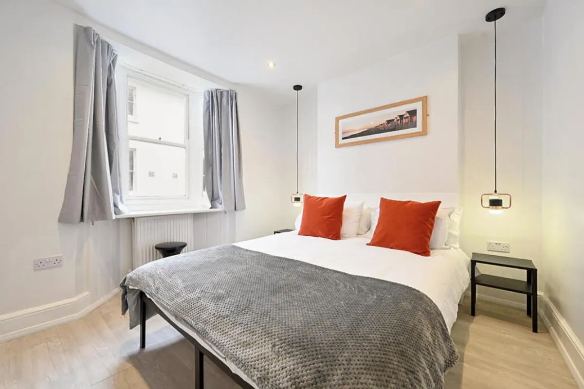 Flat Mendora Road in Greater London