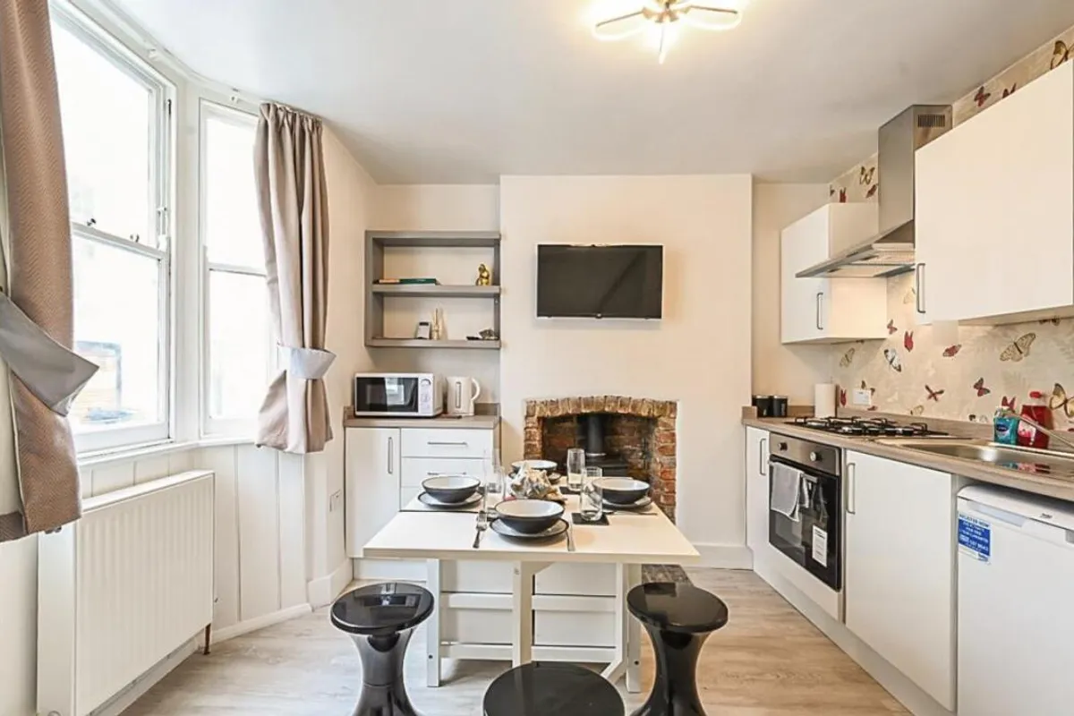 Flat Mendora Road in Greater London