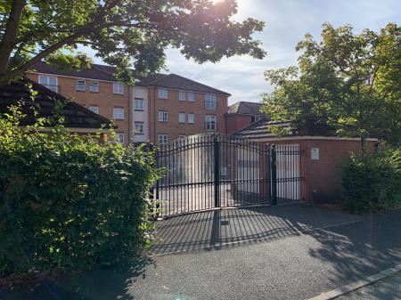 Flat Marlcroft Drive in Liverpool