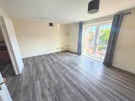 Flat Marlcroft Drive in Liverpool