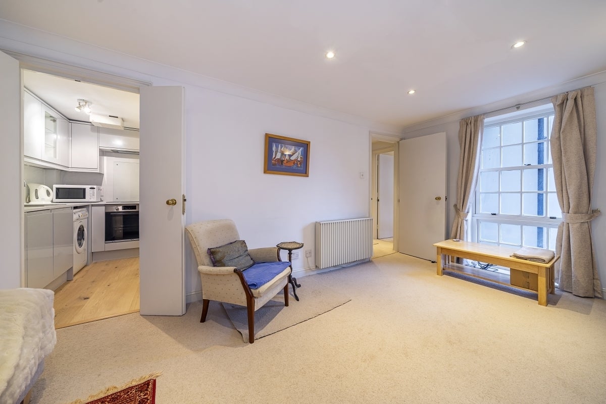 Flat Denbigh Street in City of Westminster