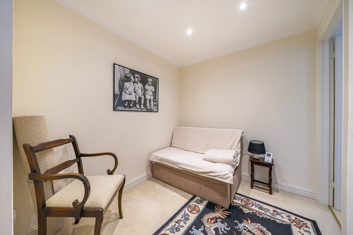 Flat Denbigh Street in City of Westminster