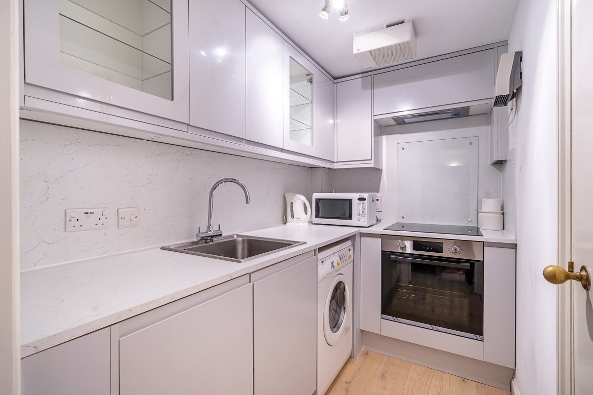 Flat Denbigh Street in City of Westminster