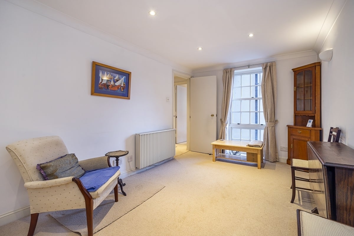 Flat Denbigh Street in City of Westminster