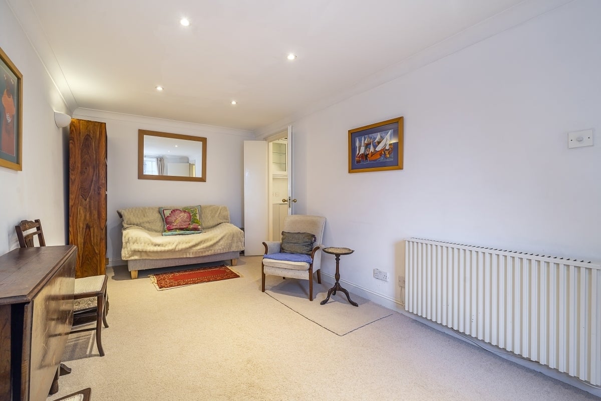 Flat Denbigh Street in City of Westminster