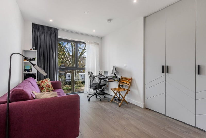 Room Seven Sisters Road in Greater London