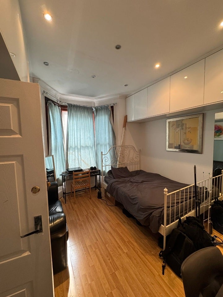 Room Steele Road in Greater London