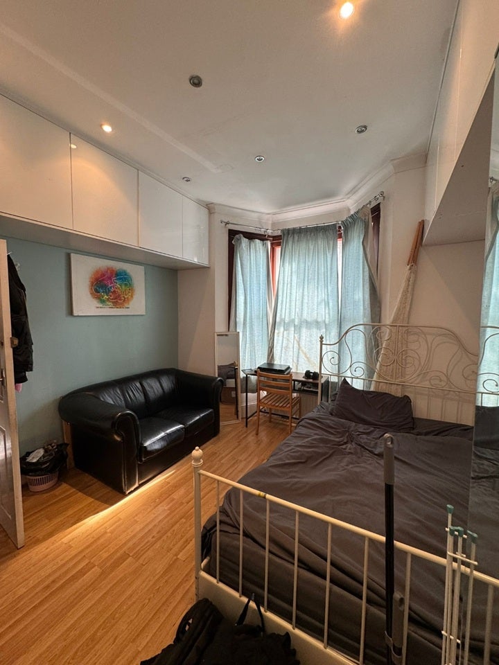 Room Steele Road in Greater London