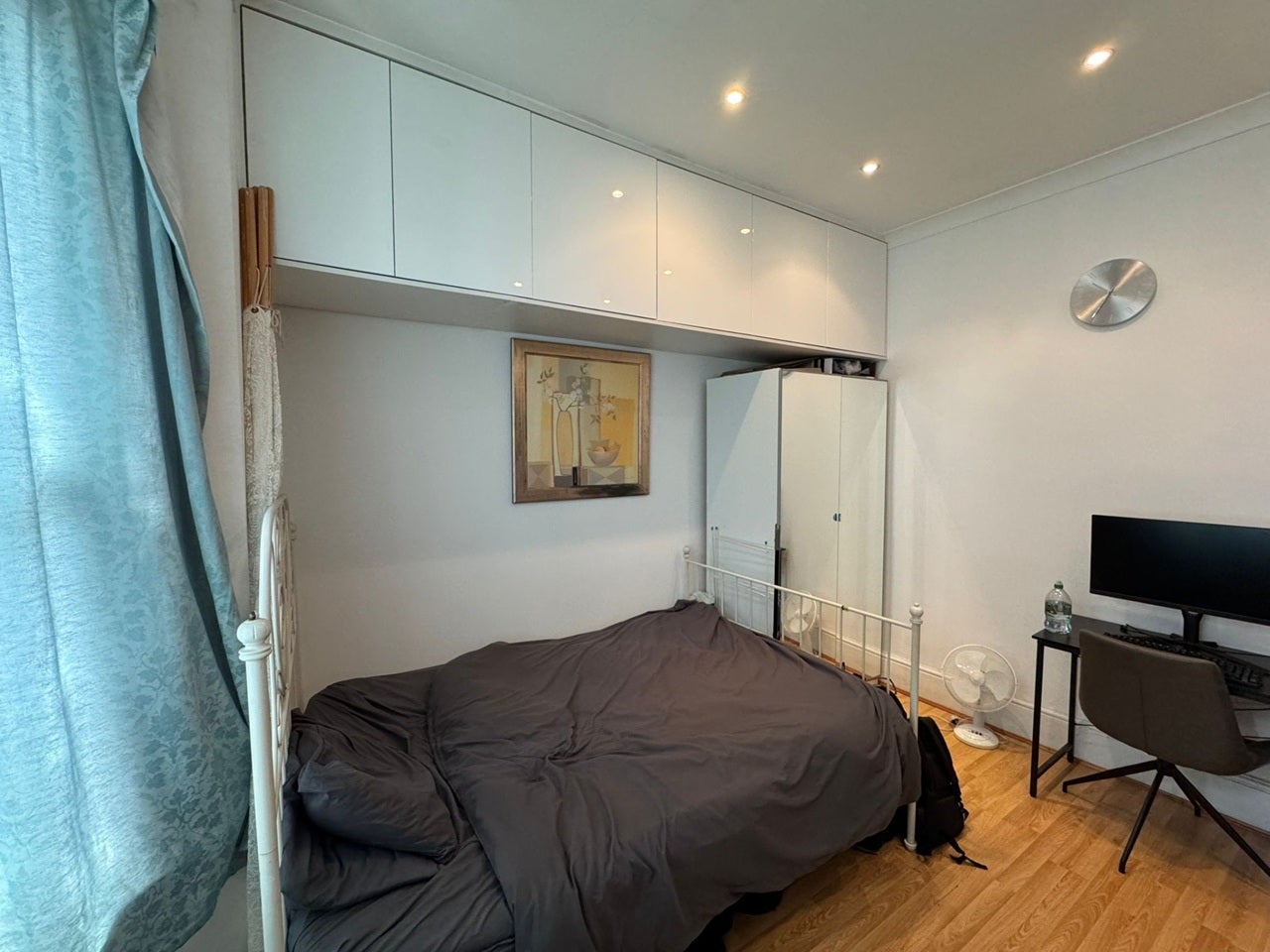 Room Steele Road in Greater London